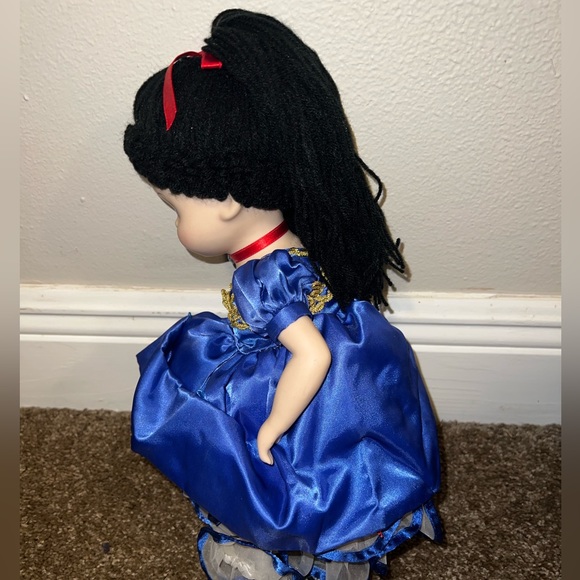 Goebel Disney It's A Small World 14 Inch Musical Doll France - Picture 6 of 6